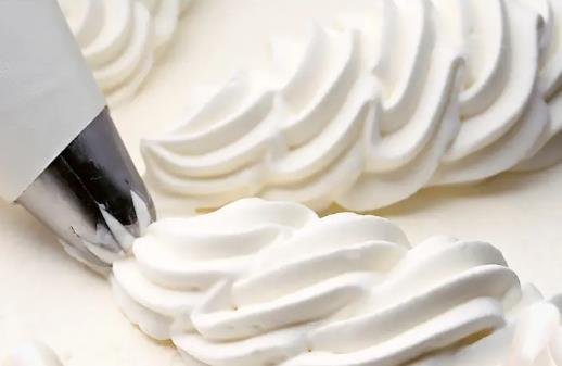 乳脂奶油和動物奶油的區(qū)別 乳脂奶油和動物奶油的區(qū)別