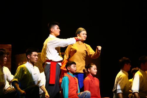 鳳回頭的典故,鳳朝陽(yáng)典故,和鳳凰有關(guān)的典故