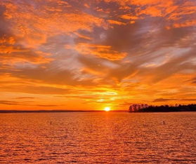 關于夕陽正能量的句子,夕陽出來正能量的句子,形容夕陽正能量的句子簡短