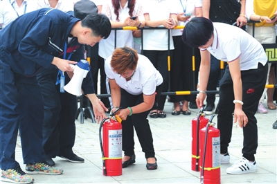 給員工繳納的商業(yè)保險(xiǎn)會計(jì)科目