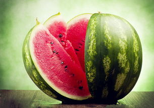 吃西瓜的方法有哪些