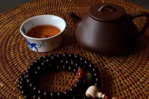 關(guān)于雨天喝茶的詩句