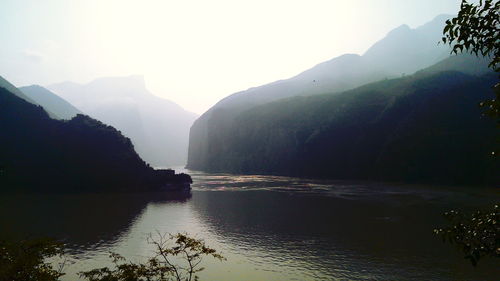 關(guān)于長(zhǎng)江景色的詩(shī)句古詩(shī)