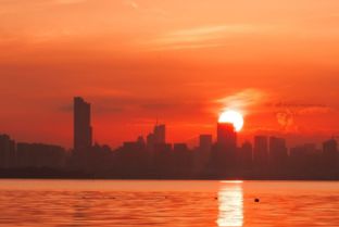 關于日出的詩句是古詩