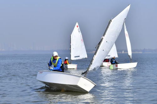 關(guān)于帆船在長江行駛的古詩句