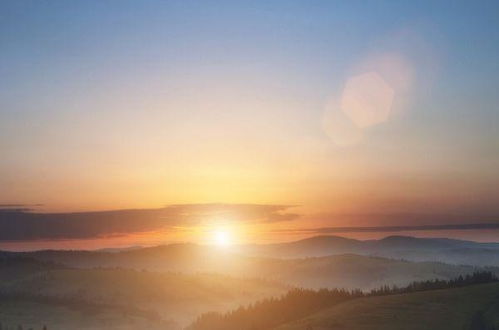 關于日出的詩句古詩四年級,關于海邊日出的詩句古詩,關于日出的詩句古詩三年級