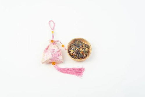 有關(guān)于香囊的詩(shī)句