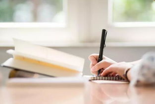 形容忙碌工作的古詩句