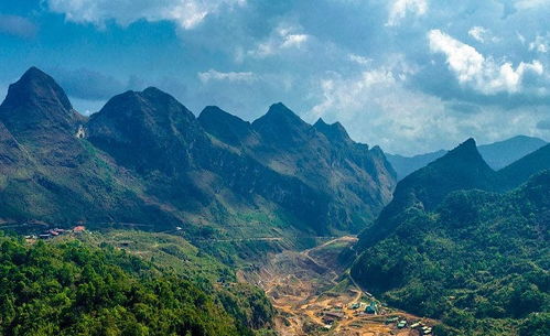 帶山的古詩句哦