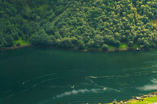 關(guān)于水的詩(shī)句有哪些很多