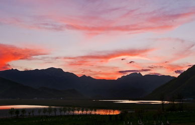 描寫(xiě)紅霞的古詩(shī)句