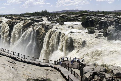 瀑布有關(guān)的古詩(shī)和名言詩(shī)句