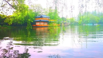 贊美西湖的春景古詩句