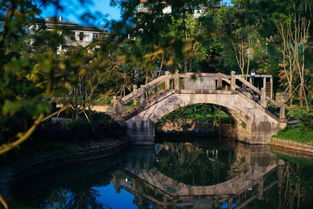 關(guān)于映月湖的詩(shī)句