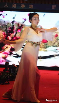 形容面若桃花的古詩(shī)句