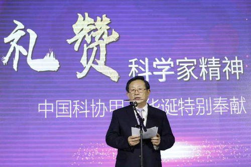 贊美奉獻(xiàn)精神的古詩句