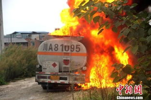 蕪湖縣快速通道一油罐車泄漏燃燒(泄漏)