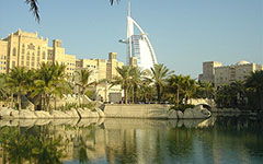 迪拜街頭風(fēng)光作文開(kāi)頭