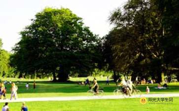 小學(xué)公園的作文開(kāi)頭