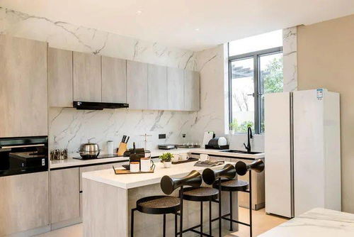 《詩(shī)和遠(yuǎn)方》精彩作文開頭