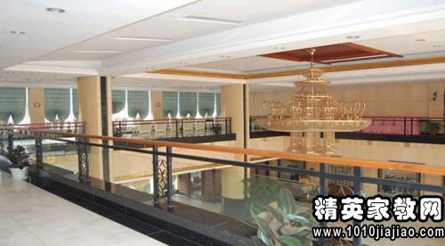 餐廳服務(wù)生社會實踐報告范文(大學(xué)生暑假餐廳服務(wù)生社會實踐報告)