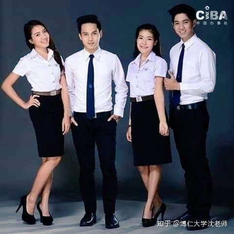 大學要穿校服嗎 (大學穿校服嗎 )