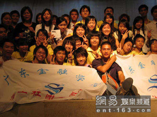 第一次踏入中學(xué)校園作文