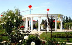 寫一篇春夏秋冬的校園作文450字