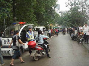 關(guān)于校園邊的交警作文