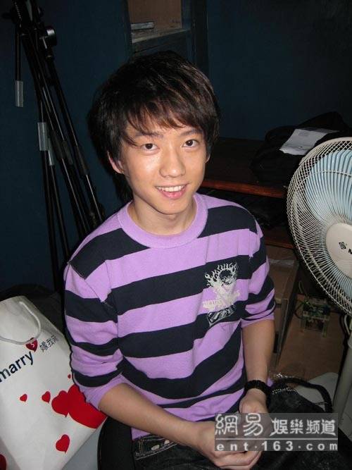 第一次踏入初中校園的作文,關(guān)于第一次踏入中學(xué)的作文,第一次踏入中學(xué)的大門作文