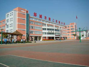 鄒城市第二實(shí)驗(yàn)小學(xué)的校園一角作文