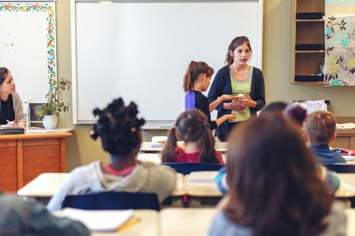 用校園趣事寫作文