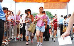 熱鬧校園的作文100字