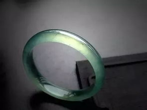 戴翡翠手鐲要注意些什么,翡翠手鐲佩戴注意事項(xiàng),郵寄翡翠手鐲的注意事項(xiàng)