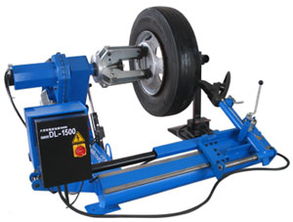 扒胎機(jī)操作流程及注意事項(xiàng),用扒胎機(jī)扒胎的注意事項(xiàng),扒胎機(jī)操作注意事項(xiàng)