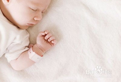 新生兒注意事項(xiàng)及護(hù)理,新生兒洗澡注意事項(xiàng),新生兒對(duì)燈光的注意事項(xiàng)