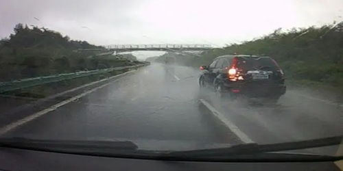 雨天高速行駛注意事項