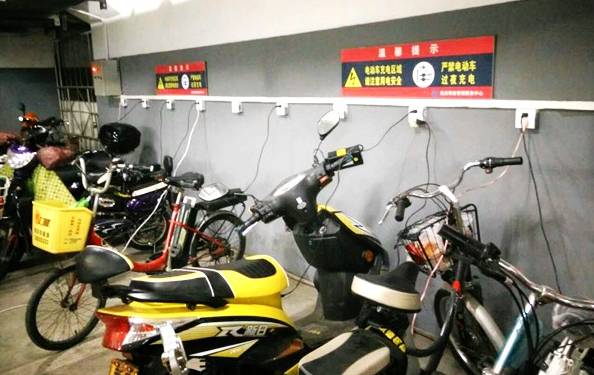 電動(dòng)自行車前幾次充電需注意事項(xiàng),電動(dòng)自行車新電池第一次充電注意事項(xiàng),電動(dòng)自行車充電安全注意事項(xiàng)