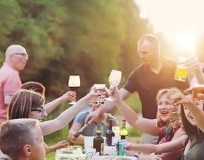 女士參加酒會(huì)注意事項(xiàng)