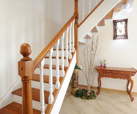 木樓梯安裝注意事項,選樓梯木扶手注意事項,澆筑樓梯注意事項