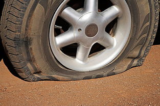 更換新輪胎后注意事項,更換輪胎的步驟和注意事項,汽車更換輪胎注意事項