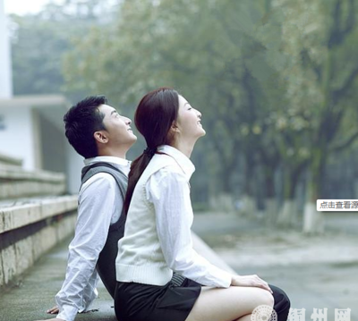 丈夫與情婦幽會，竟發(fā)現(xiàn)妻子和老男人。