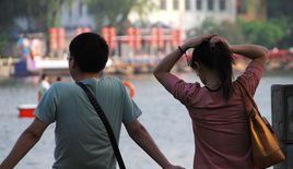 男友總是取笑我笨