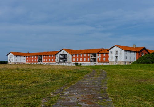 《滿江紅·題范尉梅谷》賞析