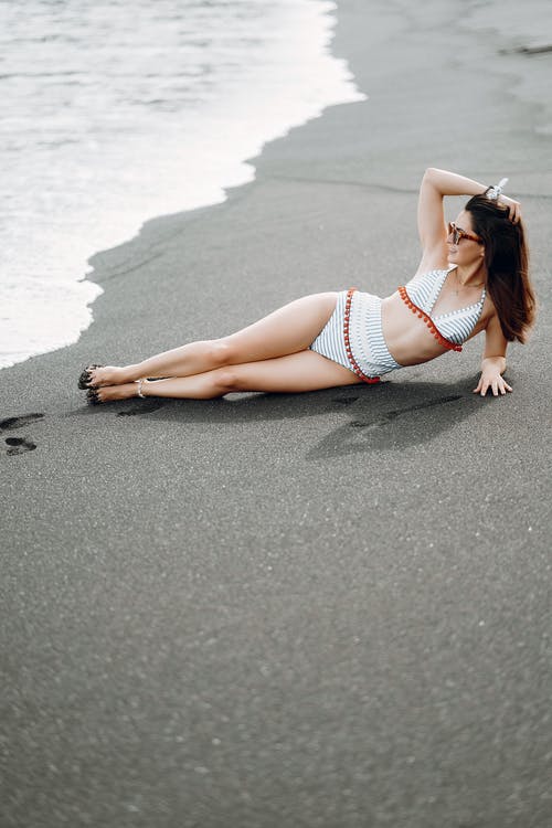 弘揚(yáng)五四精神的現(xiàn)代詩(shī)歌