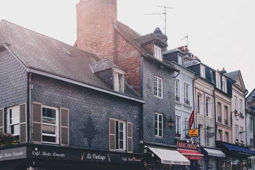 喜歡是心動(dòng)愛(ài)是感覺(jué)美文