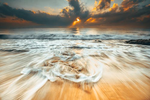 《渡漢江》譯文、注釋及賞析