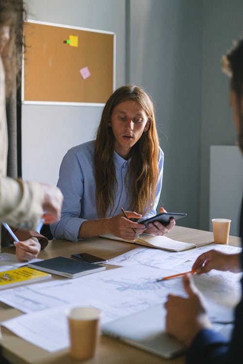 感恩勵(lì)志教育主持詞