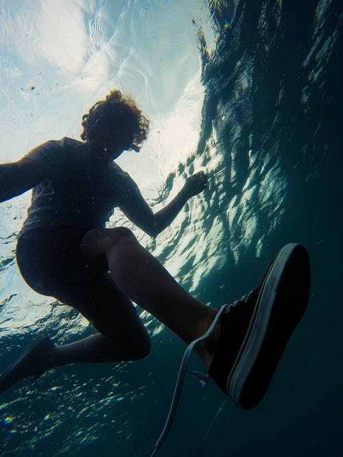 余歲可偷已完結(jié)小說安芷秦衍無廣告閱讀