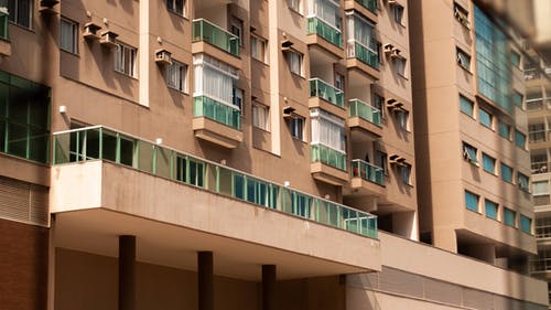 “沾衣欲濕杏花雨，吹面不寒楊柳風?！痹?、翻譯及賞析